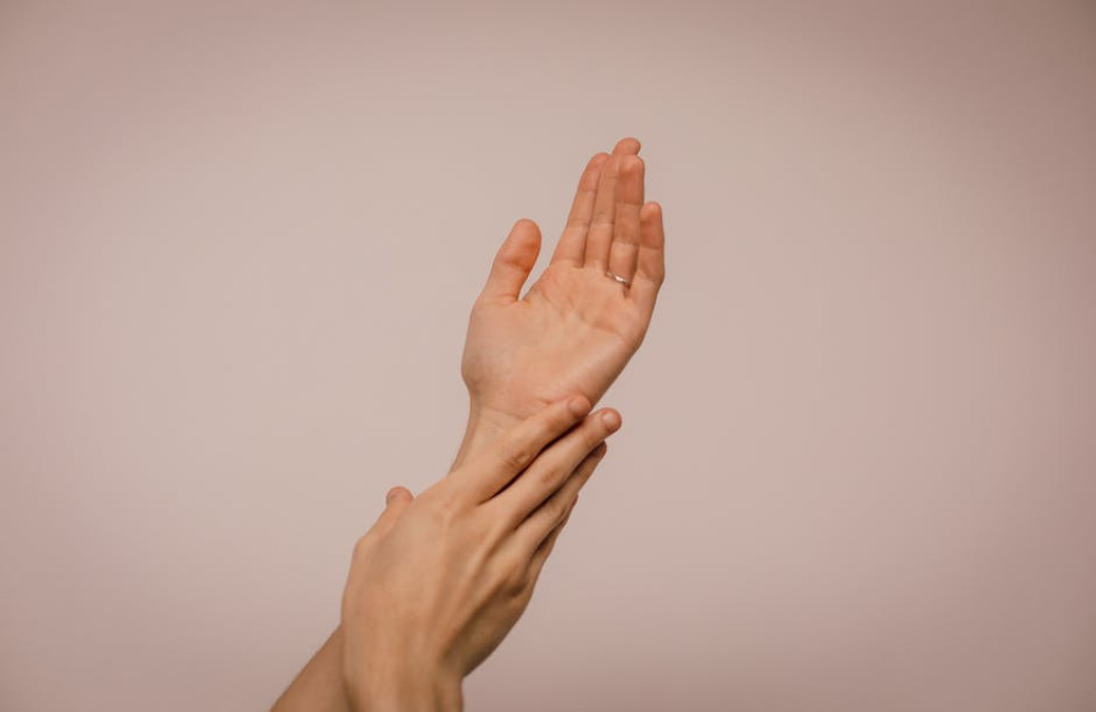 Hoe krijg je een stralende huid zonder make-up: tips voor een natuurlijke glow