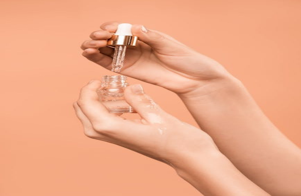 Wat is een serum voor je gezicht en waarom heb je het nodig?