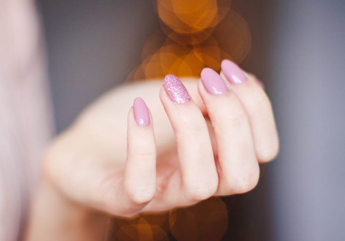 Waarom worden mijn nagels broos en wat kan ik eraan doen?